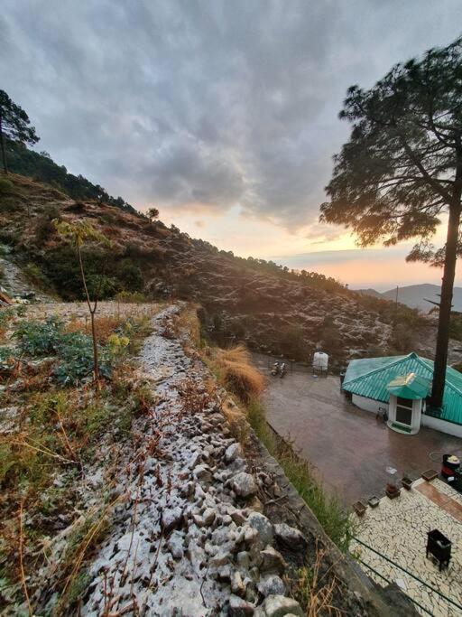 Kasauli Cascade A Cheerfull 4 Bedroom Challet Esterno foto